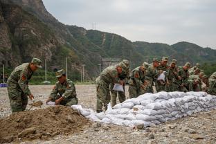 图片报：多特连续6场不胜球员赛后遭嘘，瓦茨克比赛中提前离场